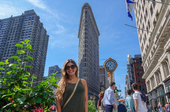 Tourist posing in front of the Flatiron Building
